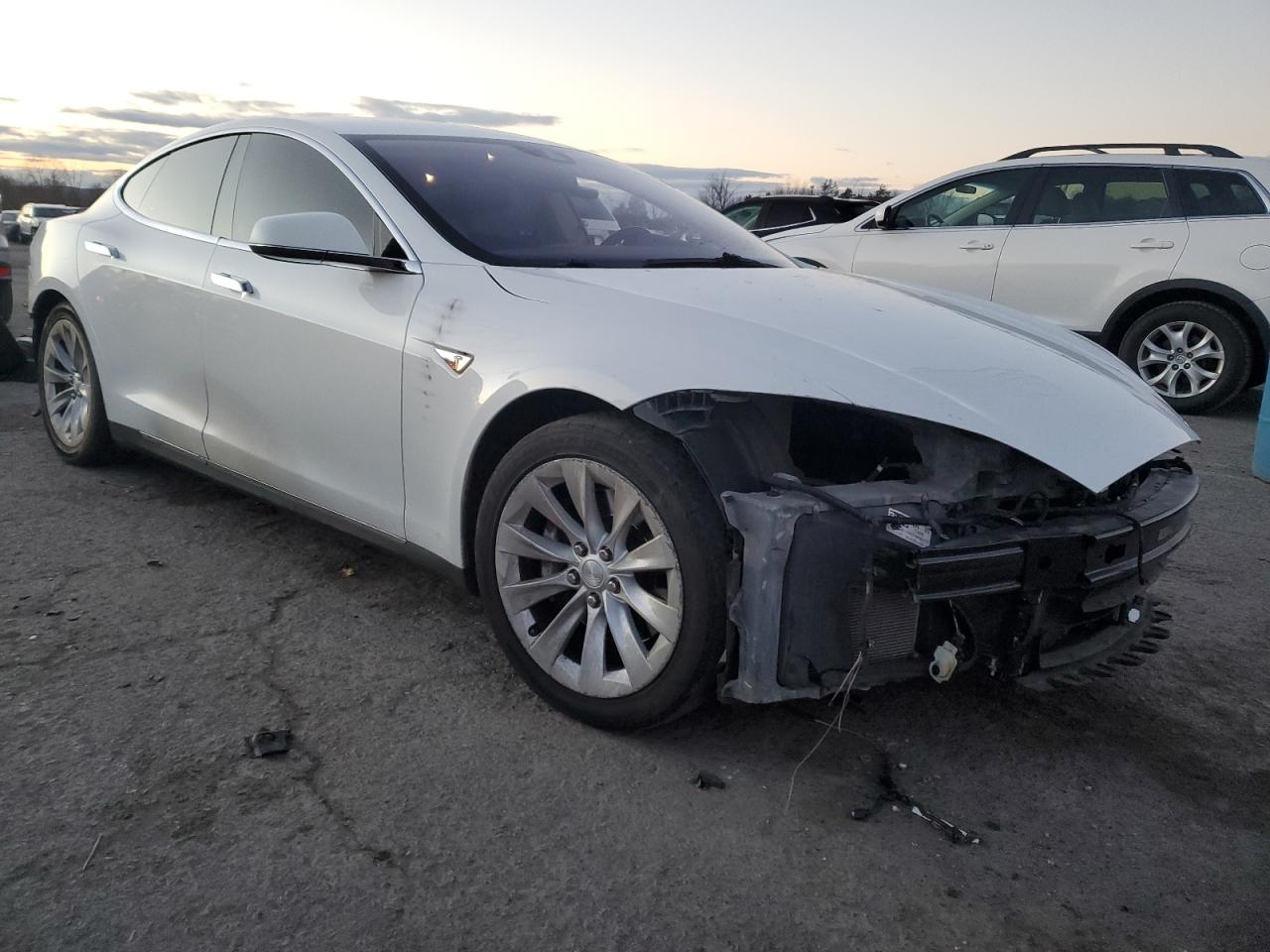 VIN 5YJSA1E16GF134620 2016 TESLA MODEL S no.4