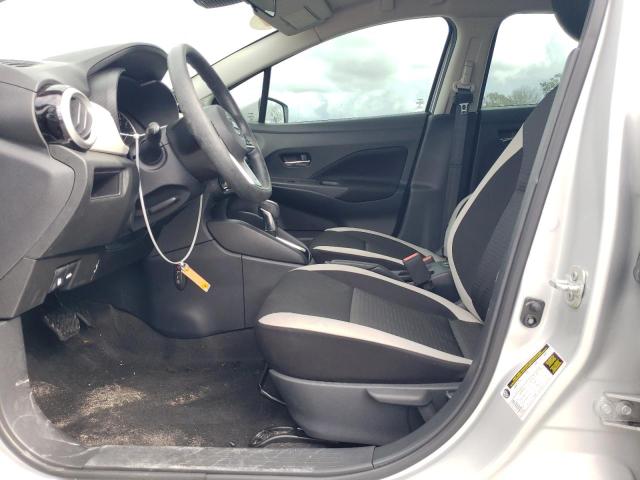  NISSAN VERSA 2021 Srebrny
