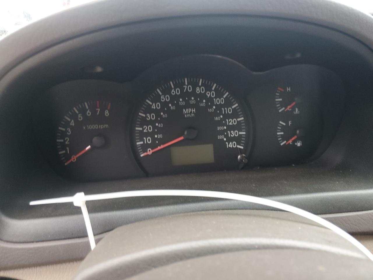 2004 Kia Spectra Lx VIN: KNAFE121045029608 Lot: 86611105