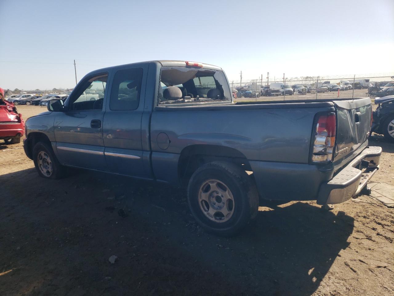 2006 GMC Sierra - Image 2
