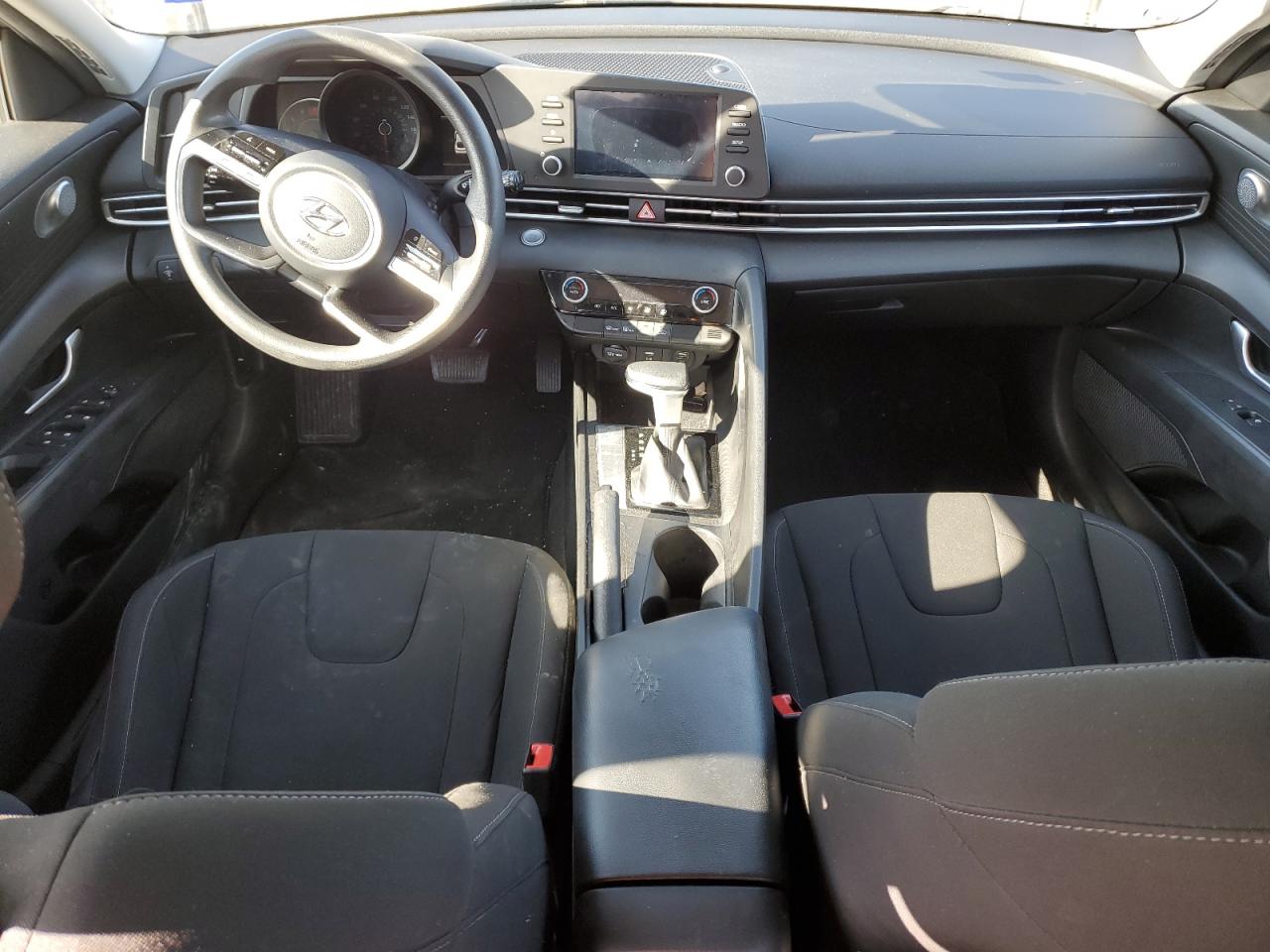2021 Hyundai Elantra - Image 8