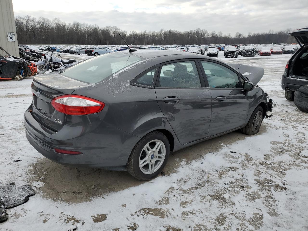 VIN 3FADP4BJ3JM143832 2018 FORD FIESTA no.3