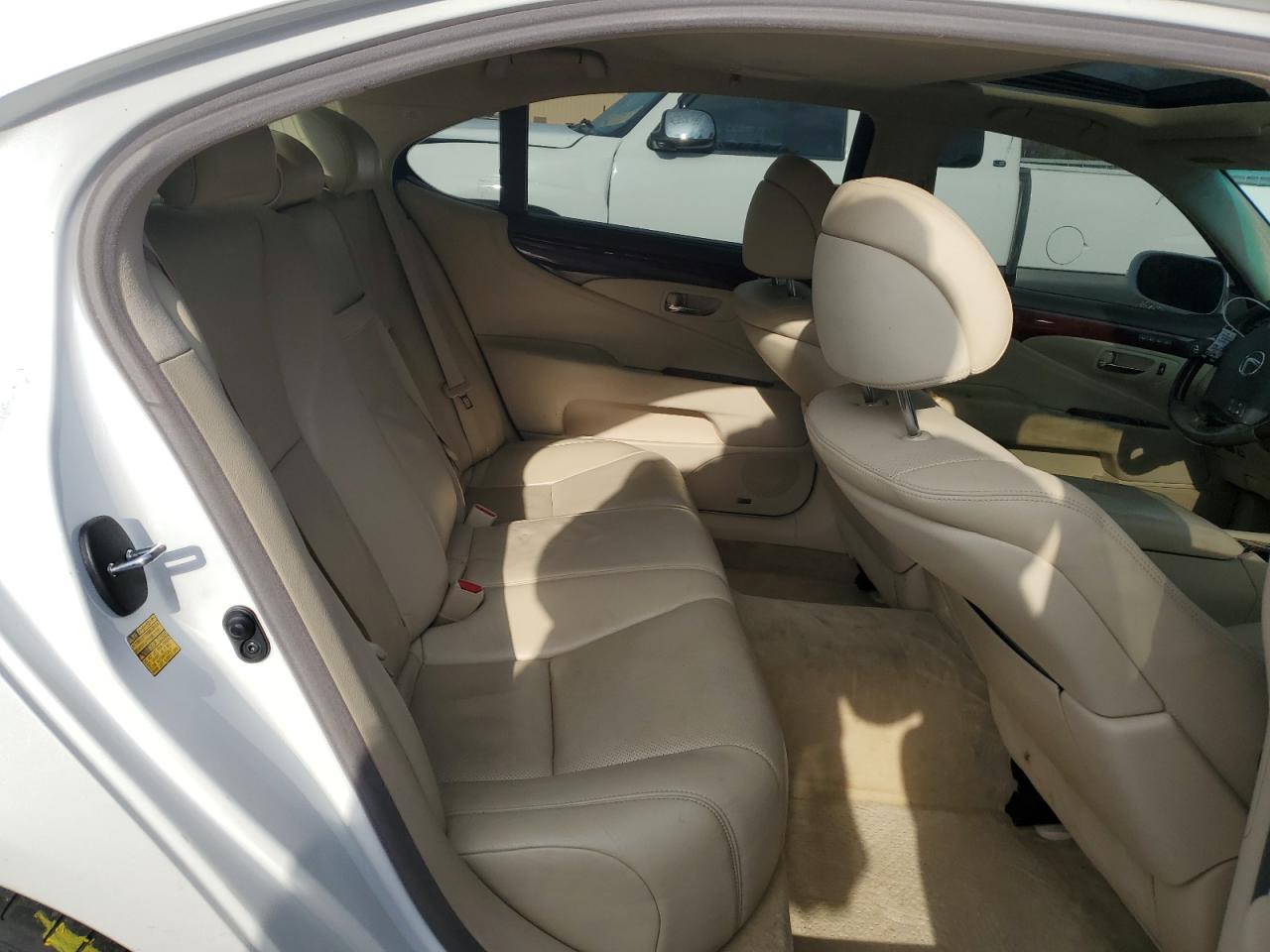 2010 Lexus LS - Image 10
