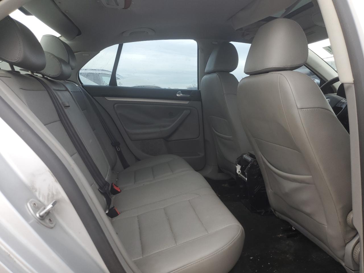 2006 Volkswagen Jetta - Image 10