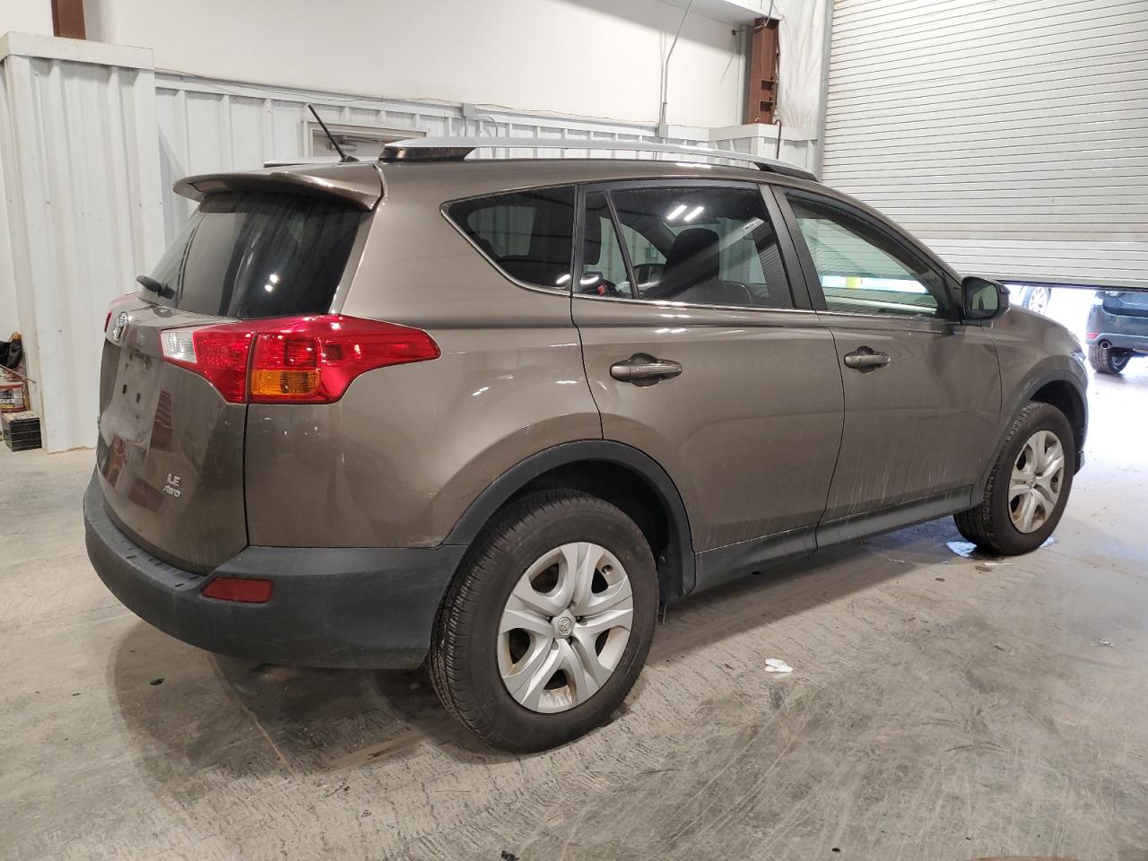 VIN JTMBFREV7FD119052 2015 TOYOTA RAV4 no.3