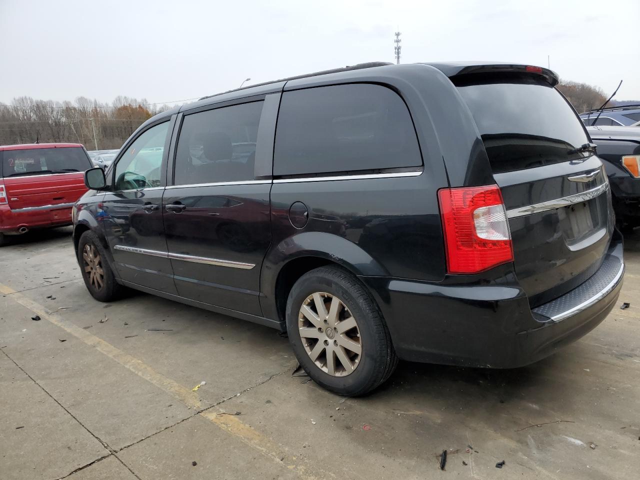 2013 Chrysler Town & Country - Image 2
