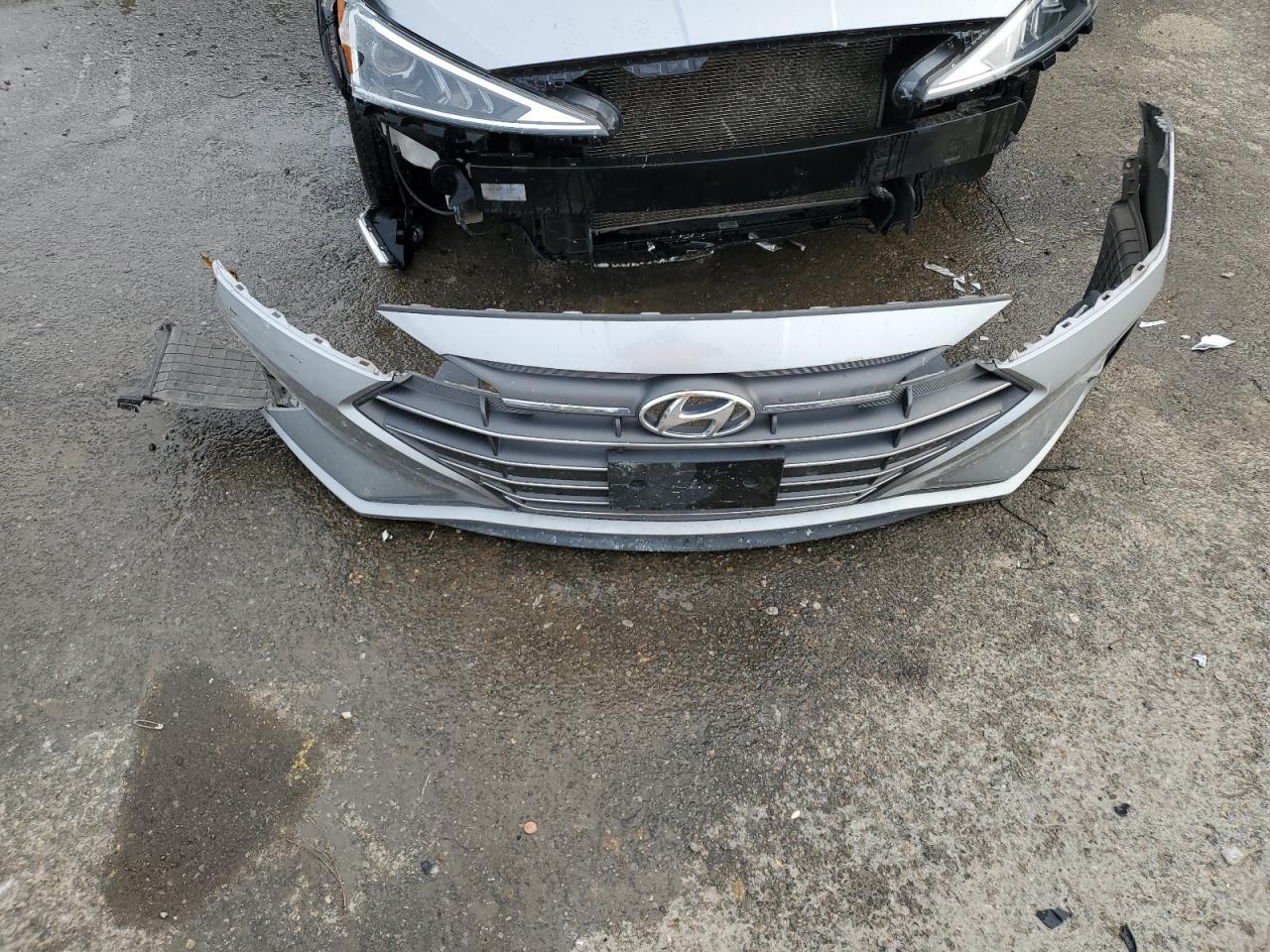 2020 Hyundai Elantra - Image 12