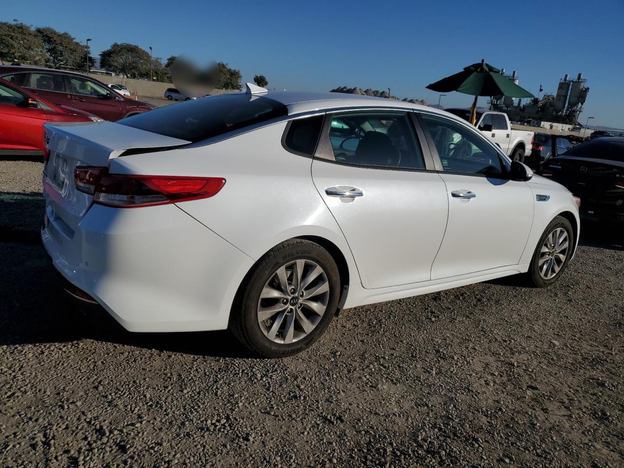 VIN 5XXGT4L37JG264061 2018 KIA OPTIMA no.3