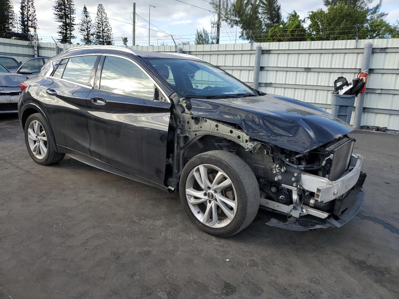2018 Infiniti QX30 - Image 4