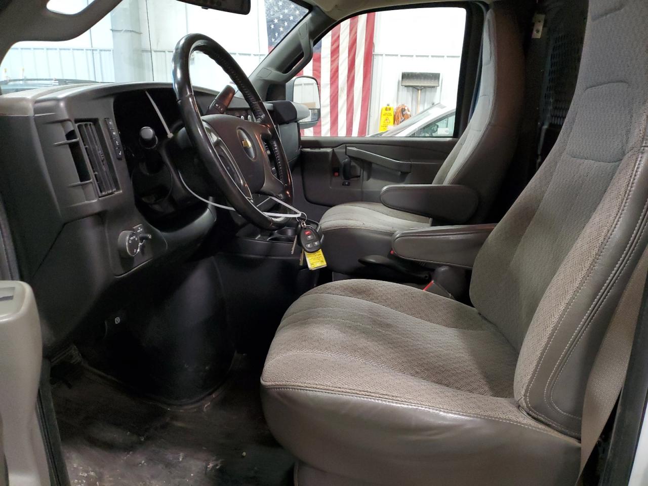 VIN 1GCZGGFG9K1156650 2019 CHEVROLET EXPRESS no.7