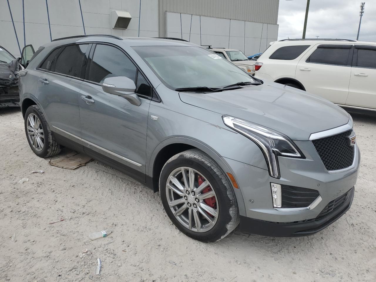 VIN 1GYKNGRS1PZ118159 2023 CADILLAC XT5 no.4