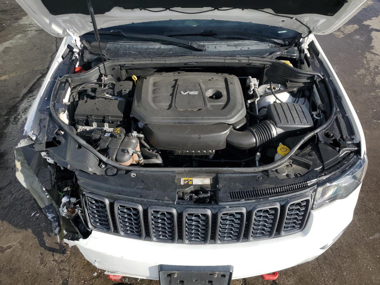 2019 Jeep Grand Cherokee - Image 12