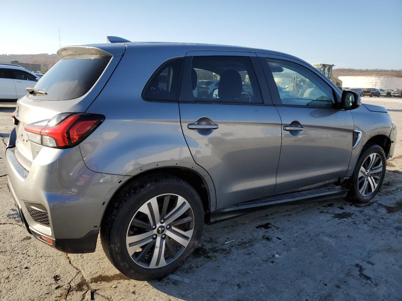 2021 Mitsubishi Outlander - Image 3