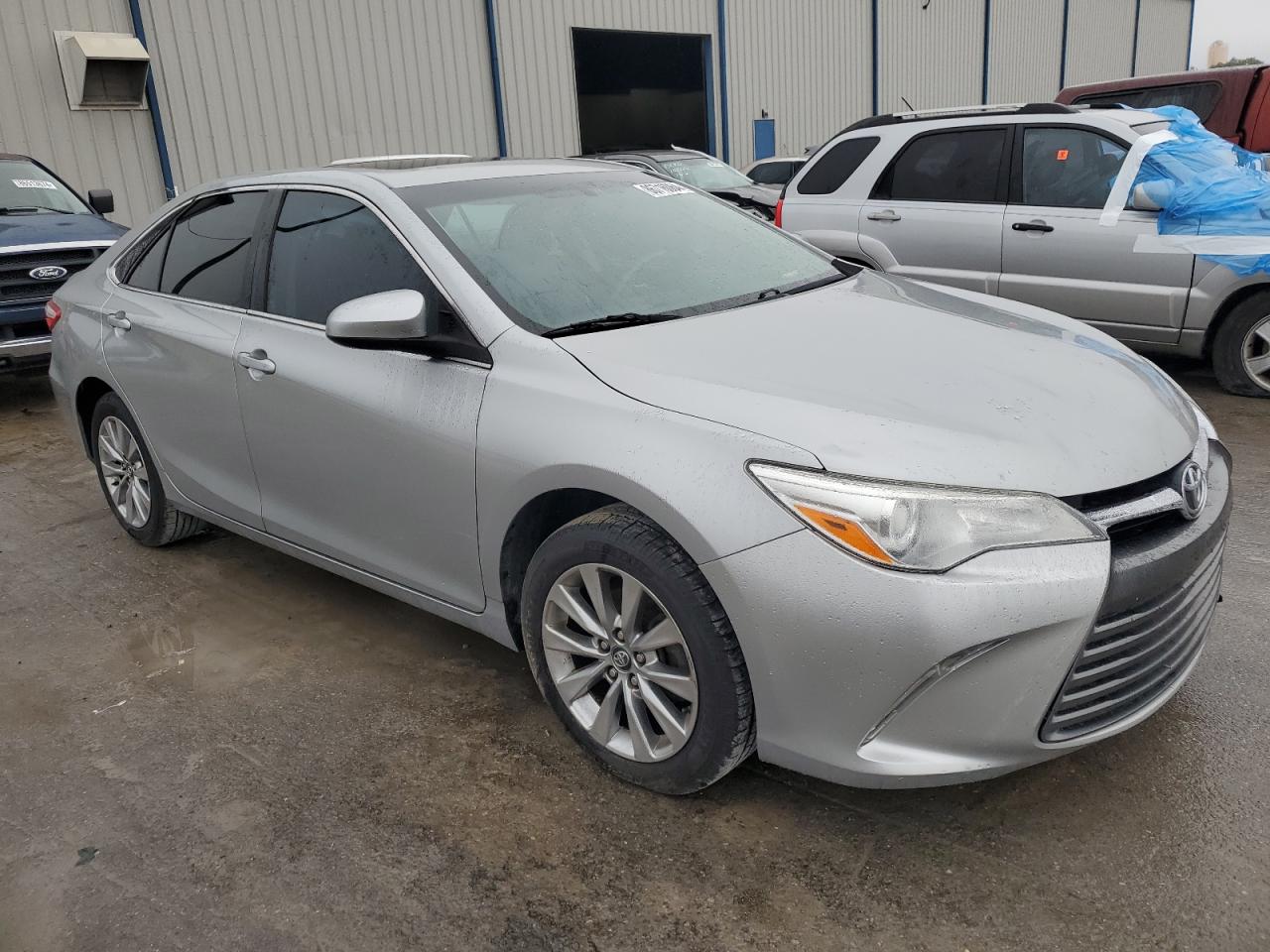 VIN 4T1BF1FK8HU724864 2017 TOYOTA CAMRY no.4