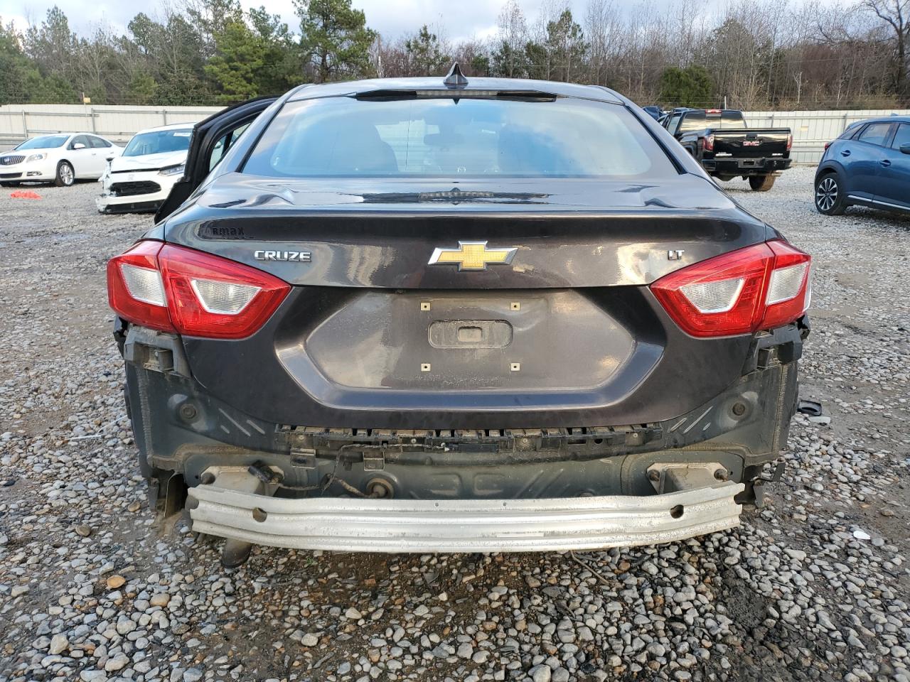 2017 Chevrolet Cruze - Image 6