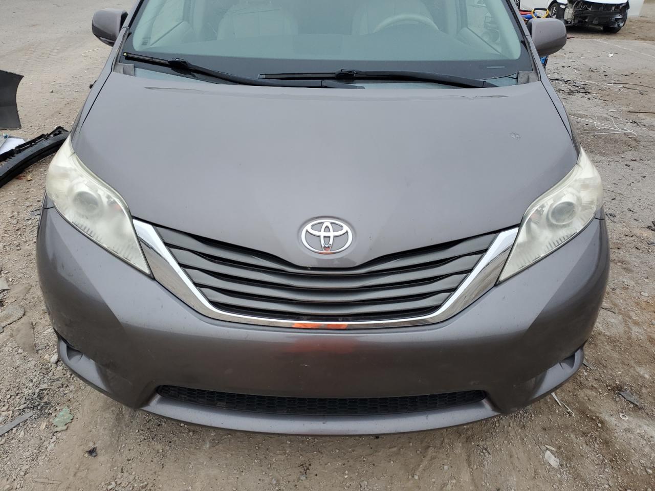 2014 Toyota Sienna - Image 11