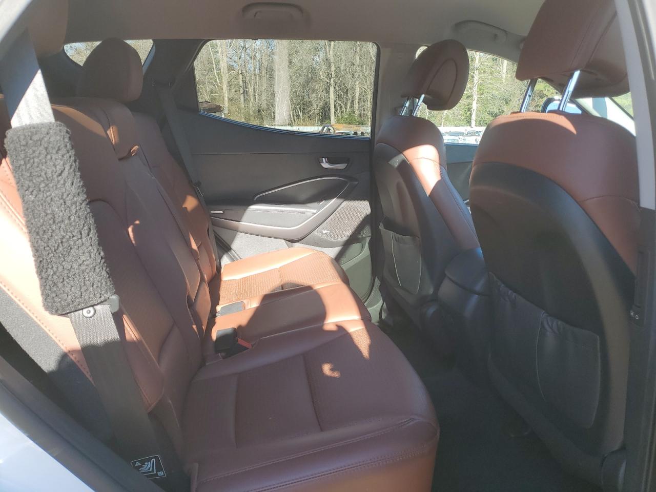 2014 Hyundai Santa Fe - Image 11