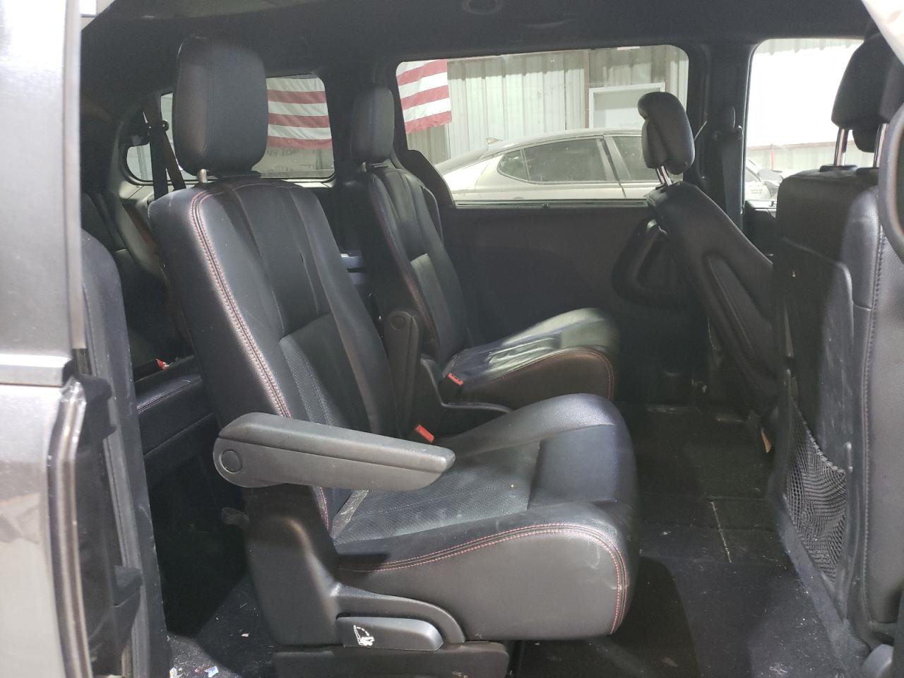 2019 Dodge Caravan - Image 11