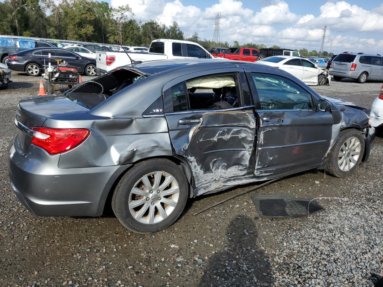 2013 Chrysler 200 - Image 3