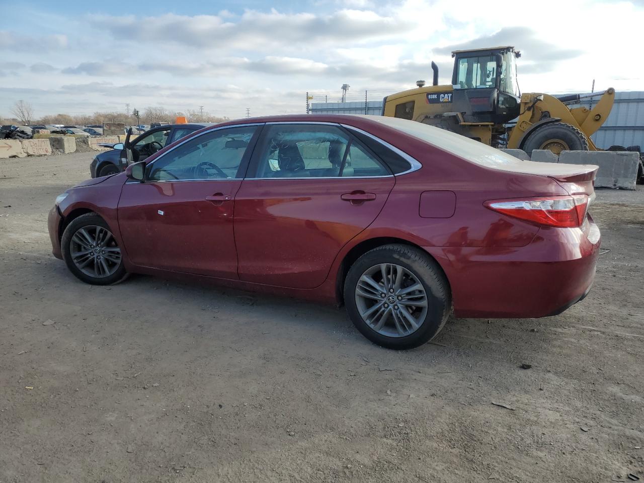 VIN 4T1BF1FK9FU888914 2015 TOYOTA CAMRY no.2