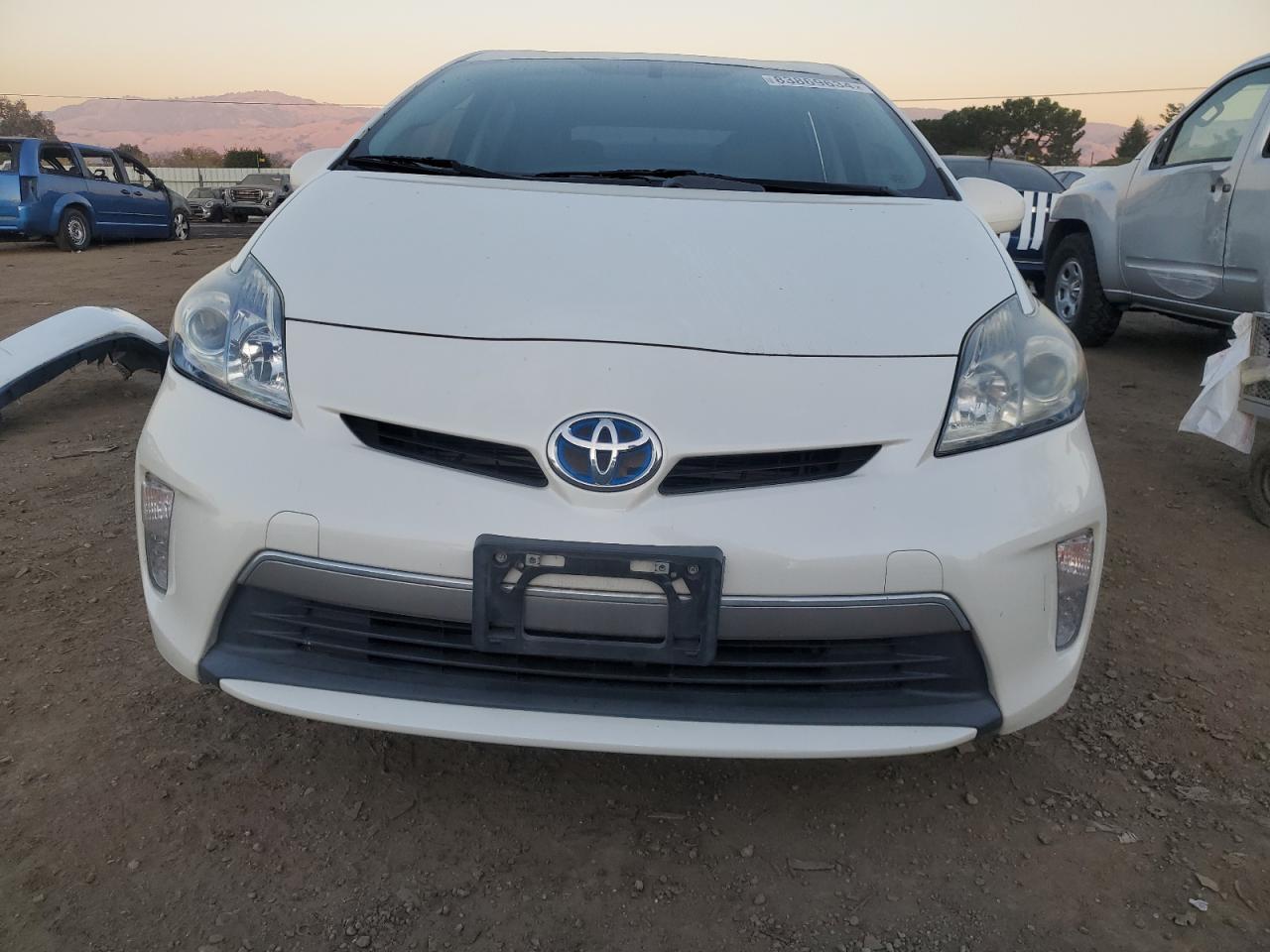 VIN JTDKN3DP4E3056886 2014 TOYOTA PRIUS no.5