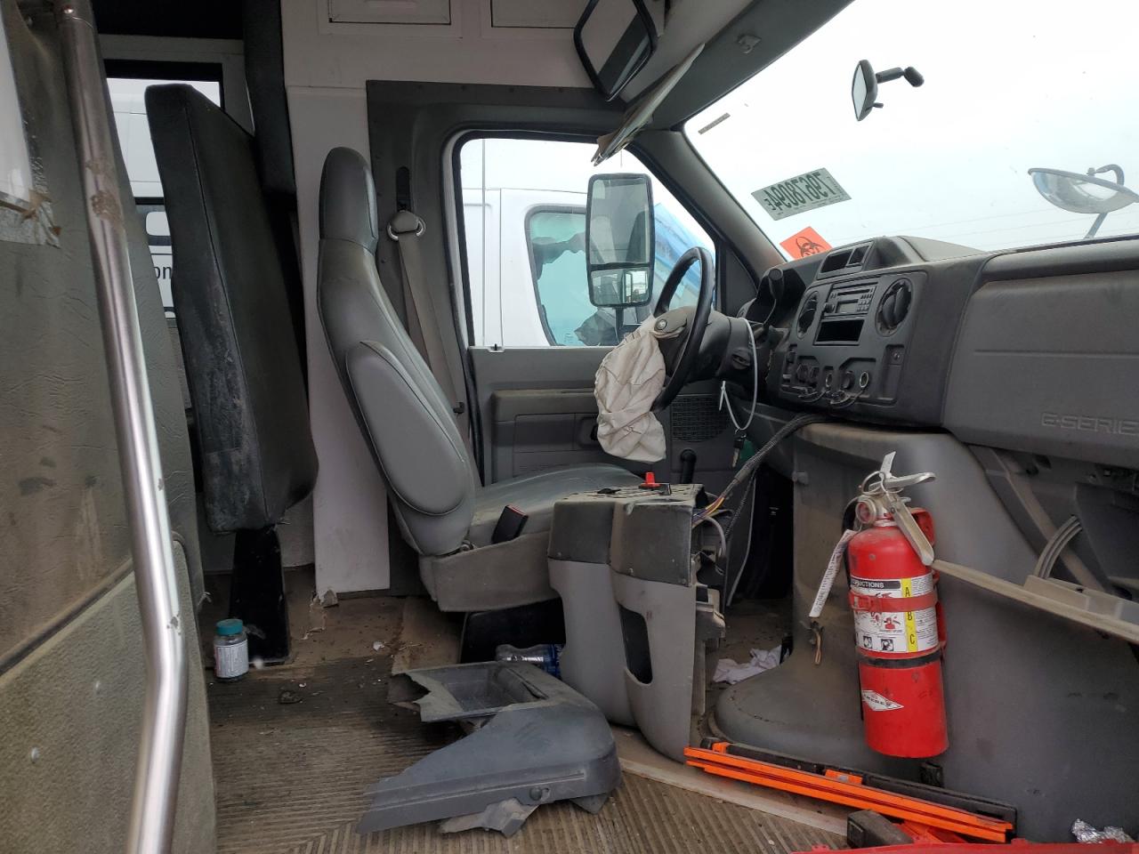 2016 Ford Econoline - Image 11