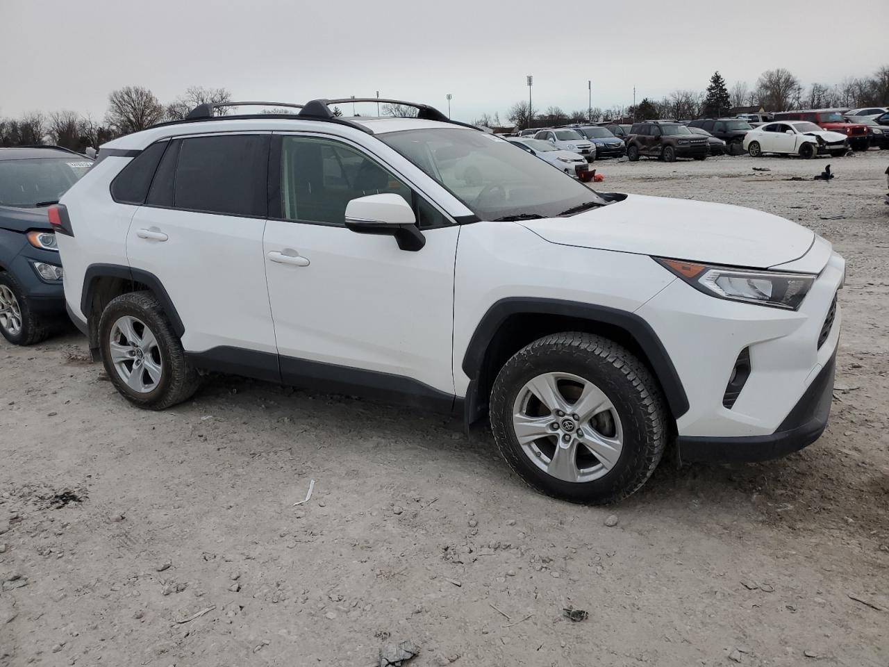 VIN JTMP1RFV0KJ017283 2019 TOYOTA RAV4 no.4