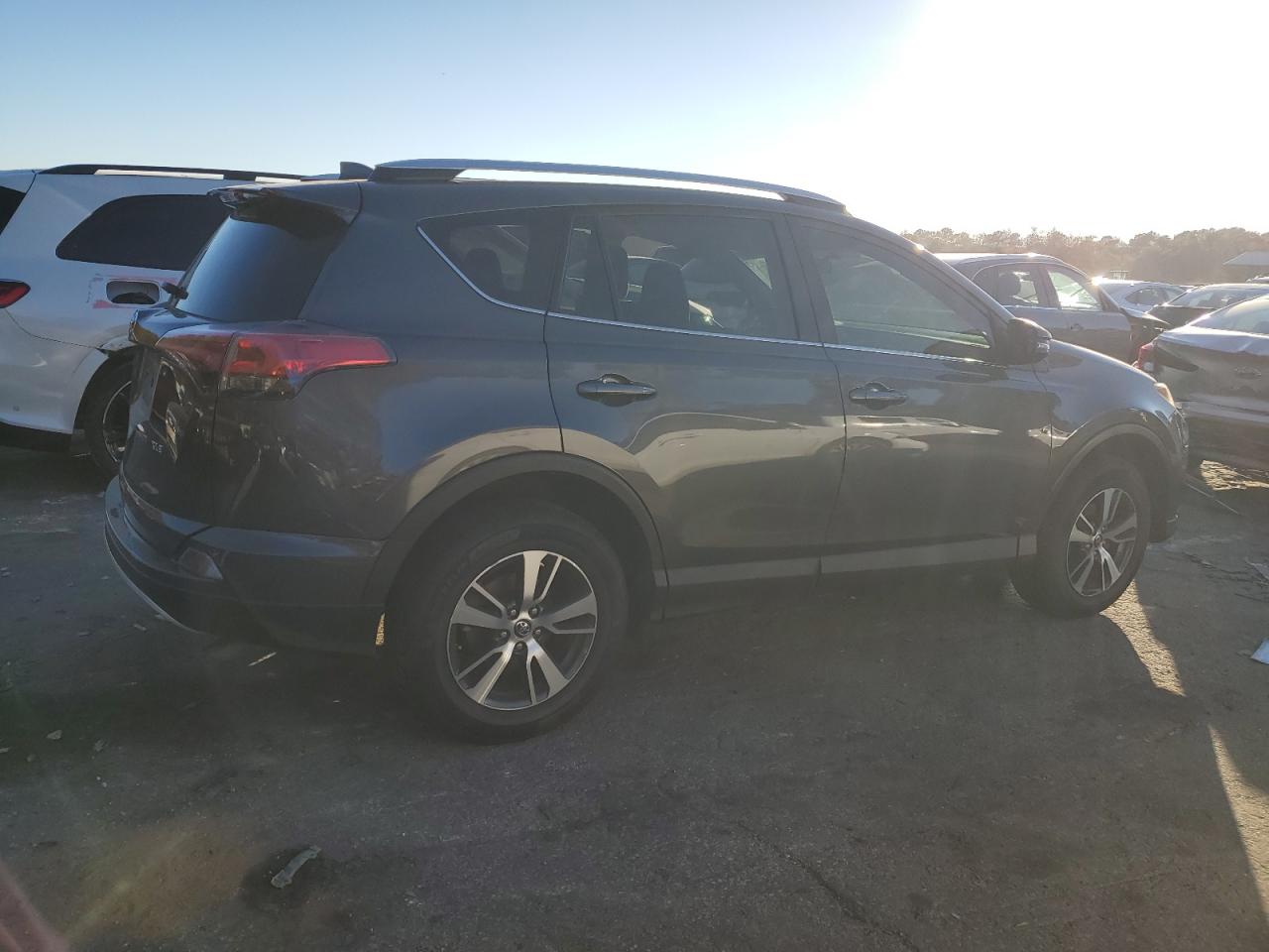 VIN 2T3WFREV2GW290572 2016 TOYOTA RAV4 no.3