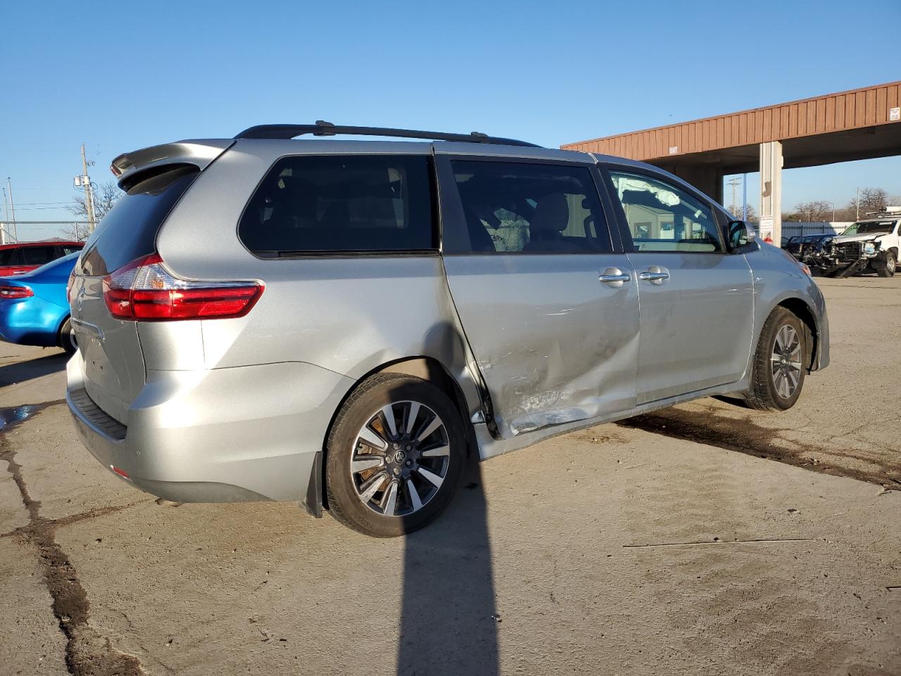 2019 Toyota Sienna - Image 3