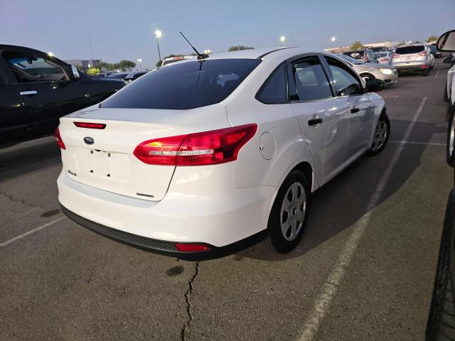 Sedans FORD FOCUS 2015 White