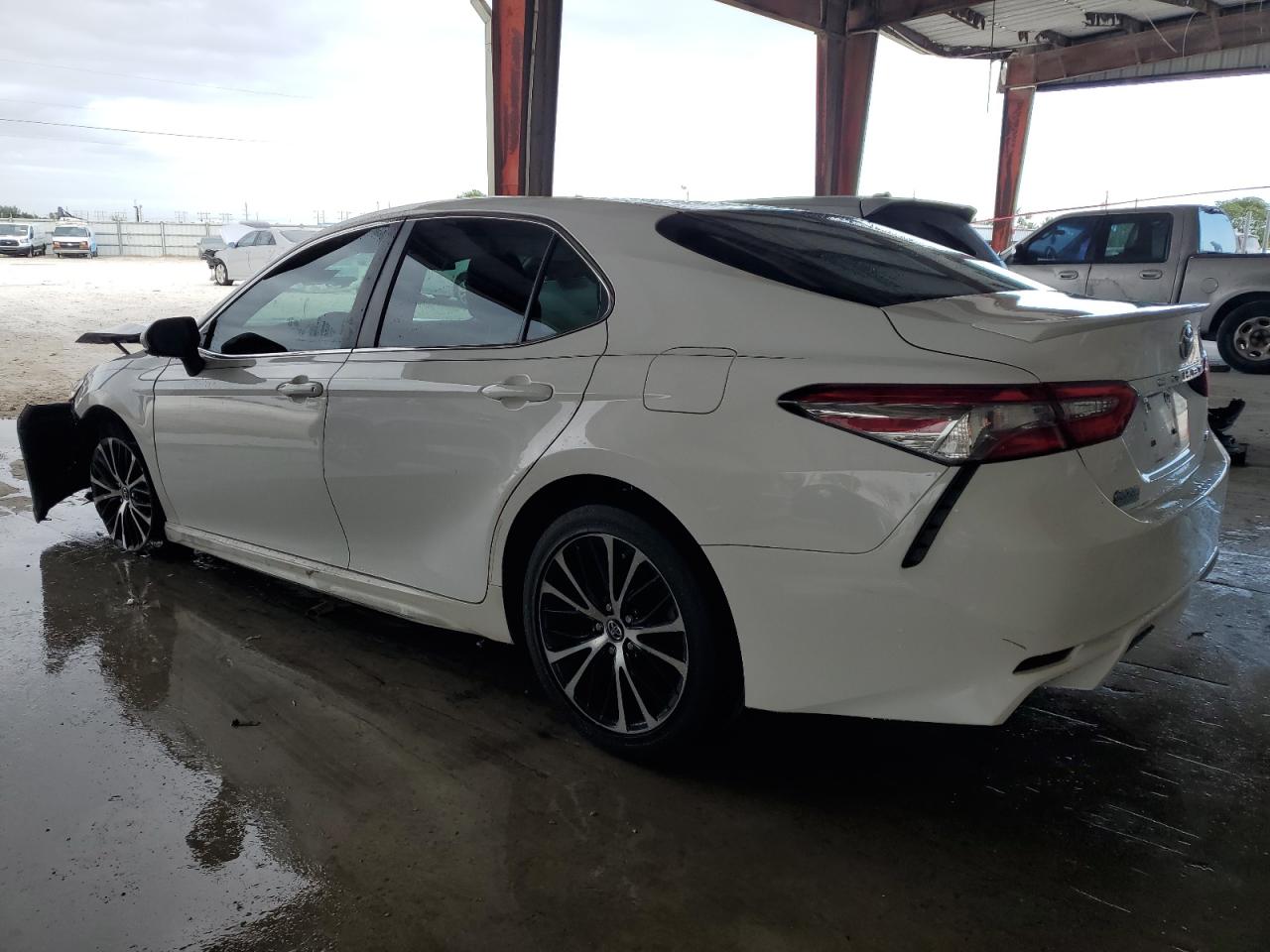 VIN 4T1B11HK8JU039684 2018 TOYOTA CAMRY no.2