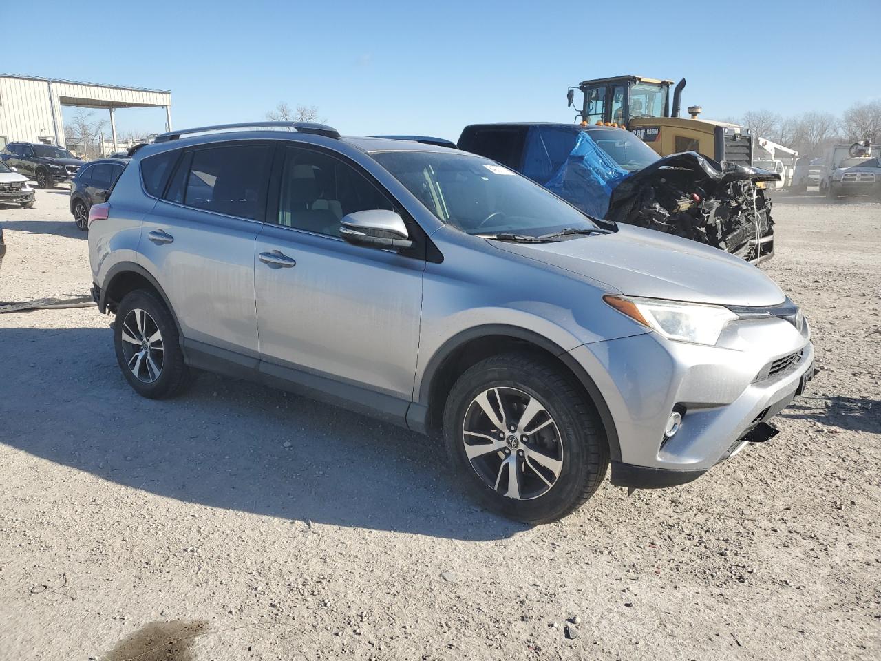 VIN JTMRFREV4JJ211308 2018 TOYOTA RAV4 no.4