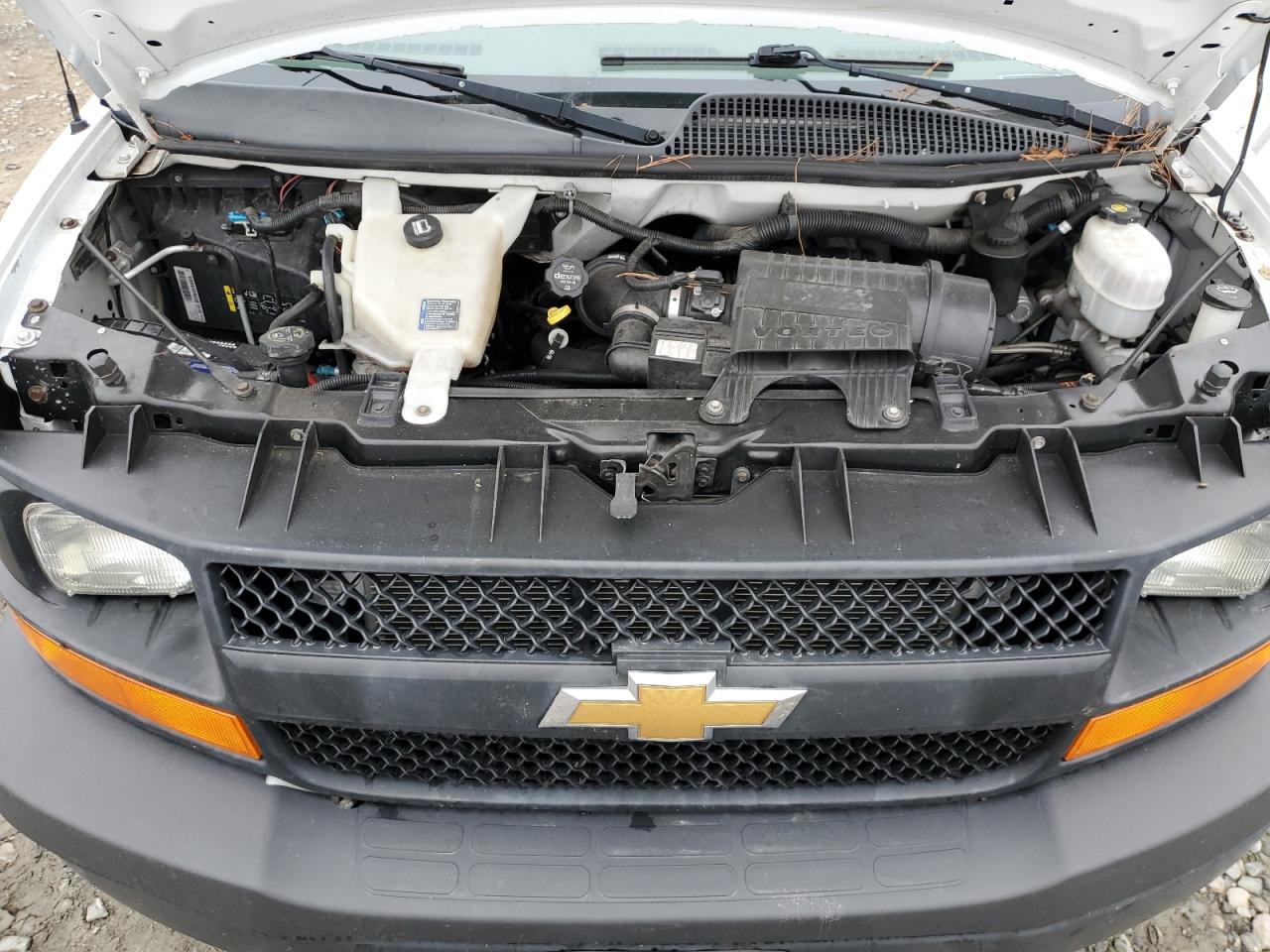 2017 Chevrolet Express - Image 12