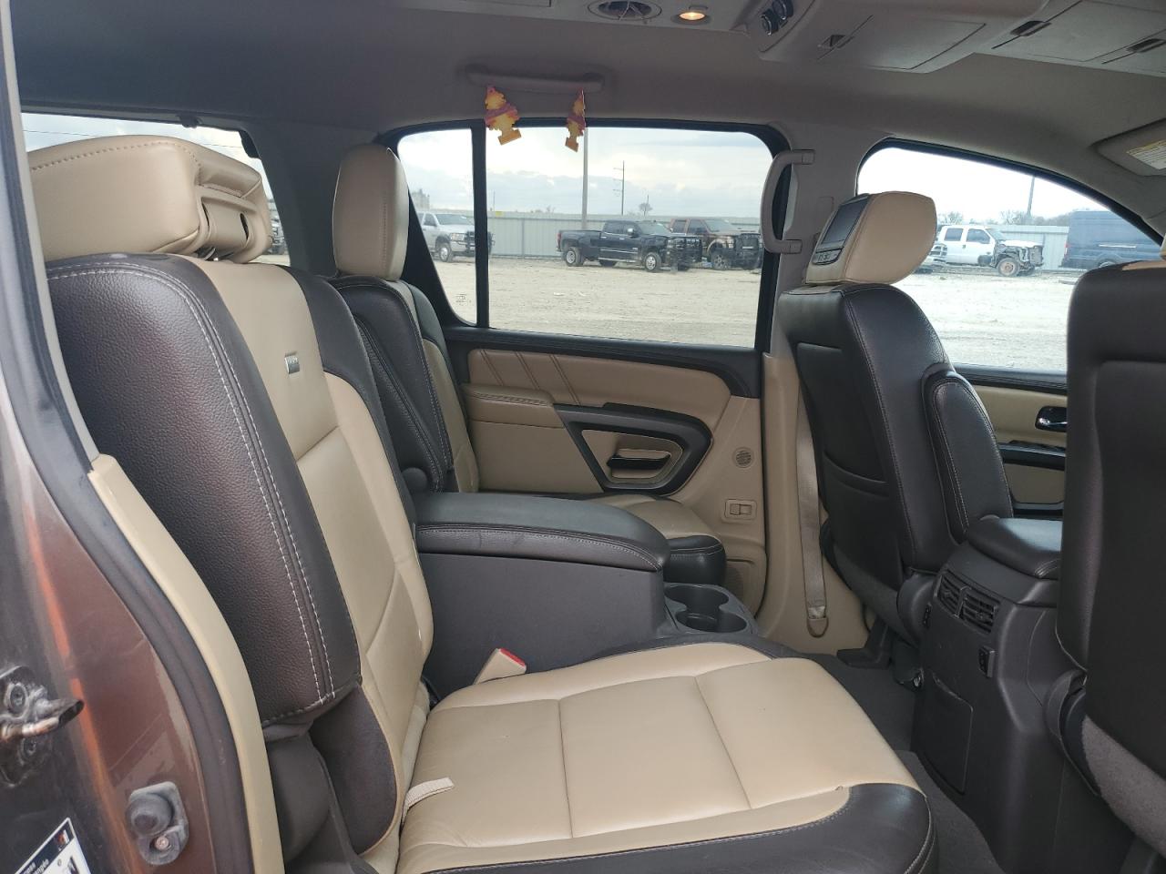 2015 Nissan Armada - Image 12