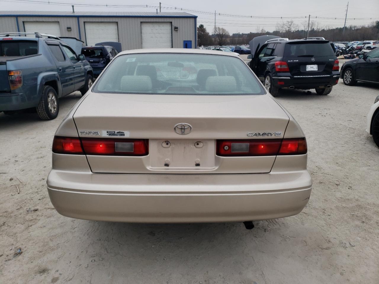 1998 Toyota Camry Le VIN: JT2BG28KXW0138149 Lot: 84892054