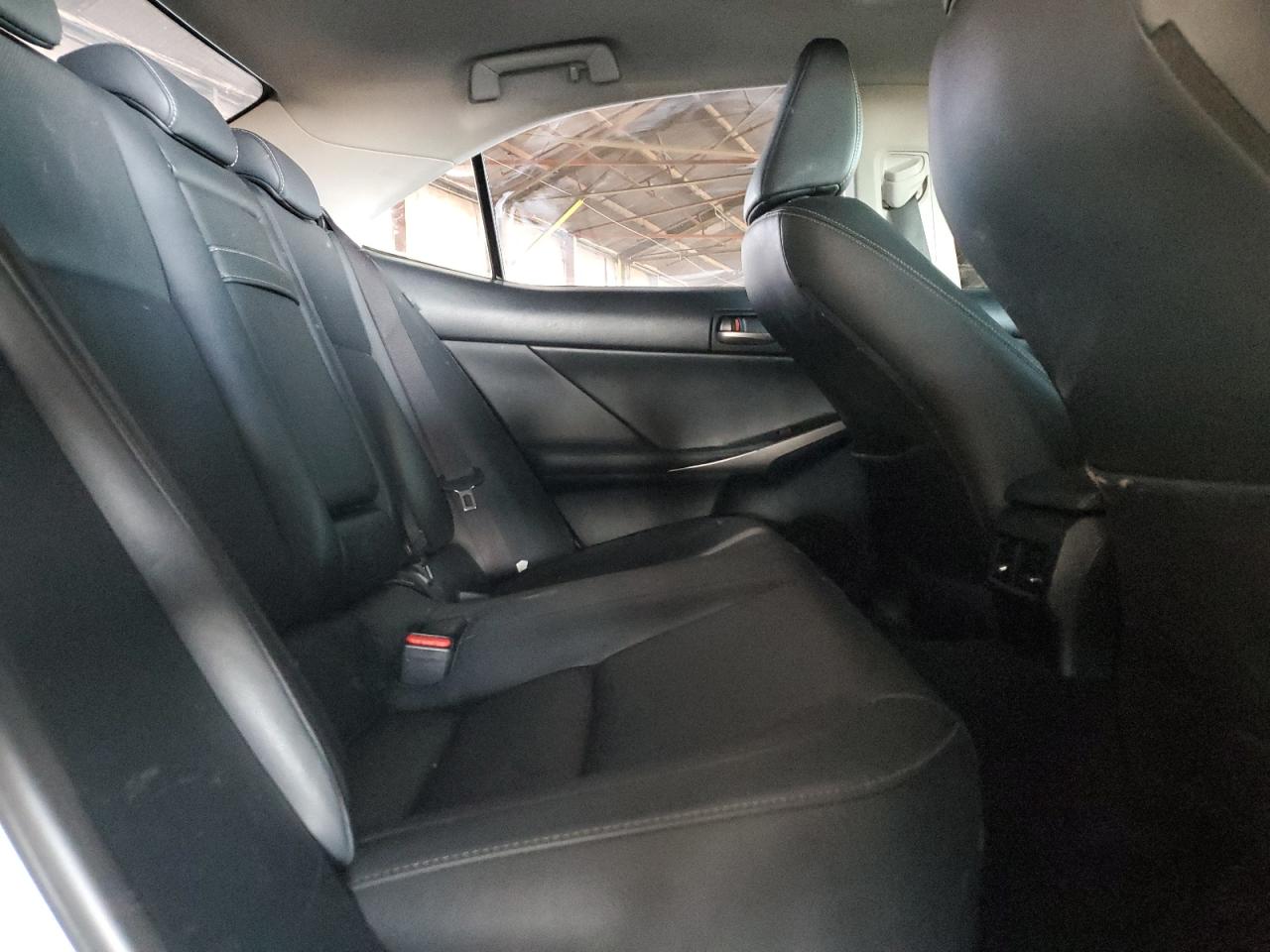 2017 Lexus IS - Image 10