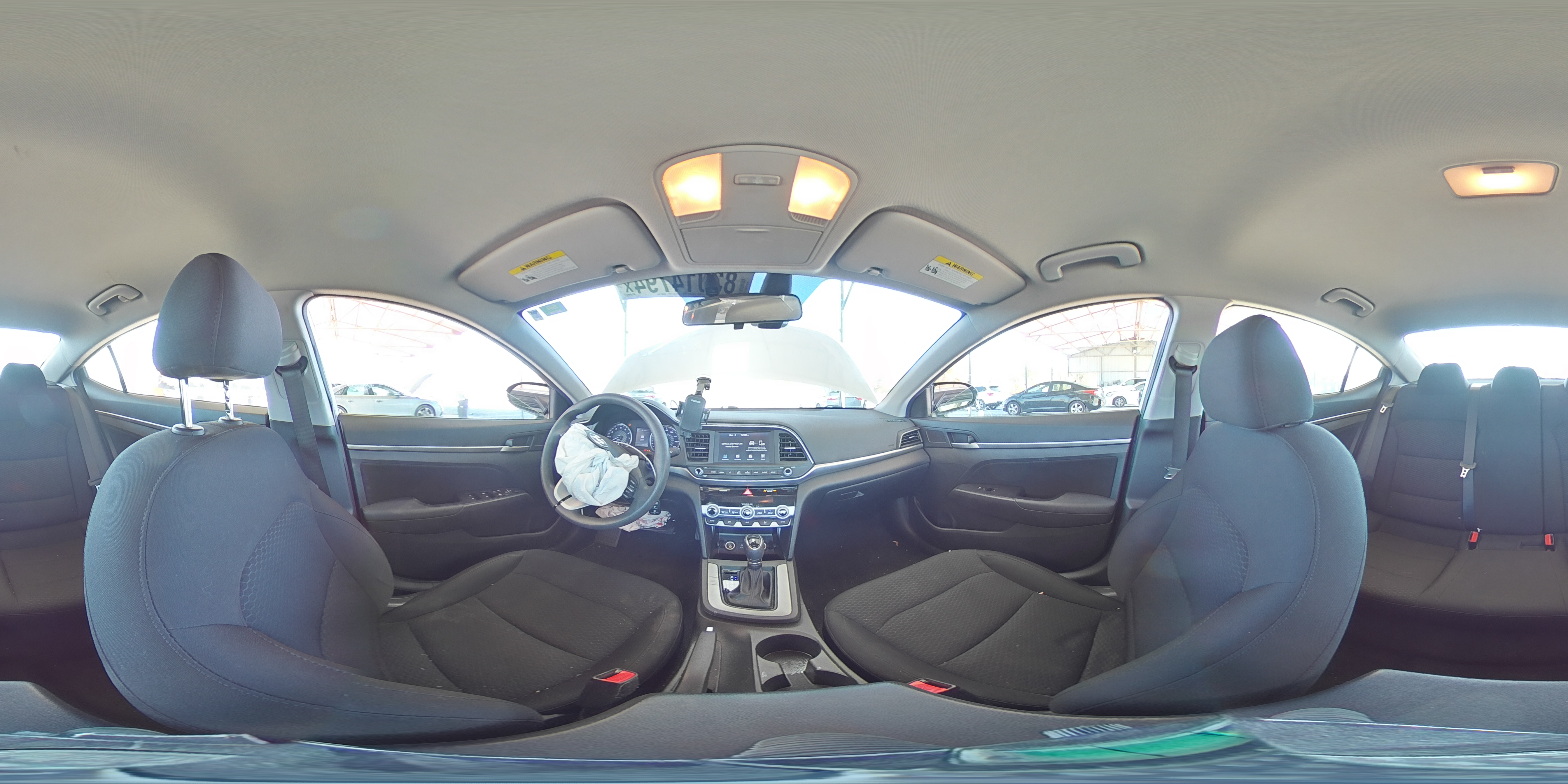 2020 Hyundai Elantra - Image 13
