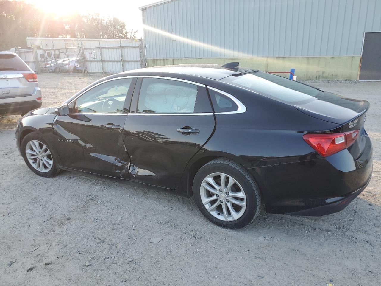 1G1ZD5ST8JF183624 2018 CHEVROLET MALIBU - Image 2