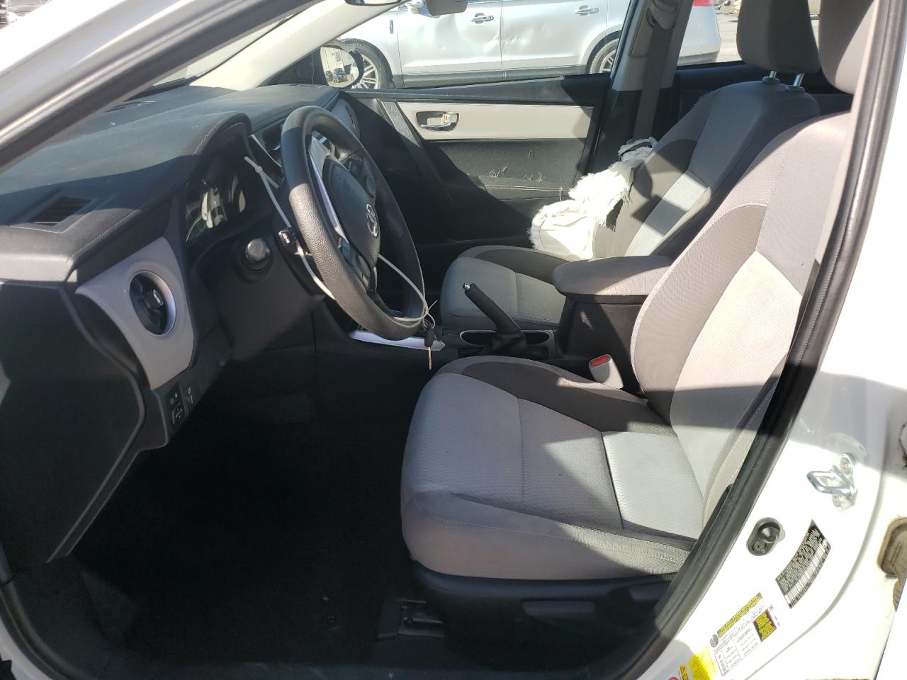 2018 Toyota Corolla L VIN: 5YFBURHEXJP832762 Lot: 85507664