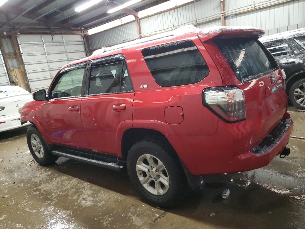 VIN JTEBU5JRXJ5566190 2018 TOYOTA 4RUNNER no.2