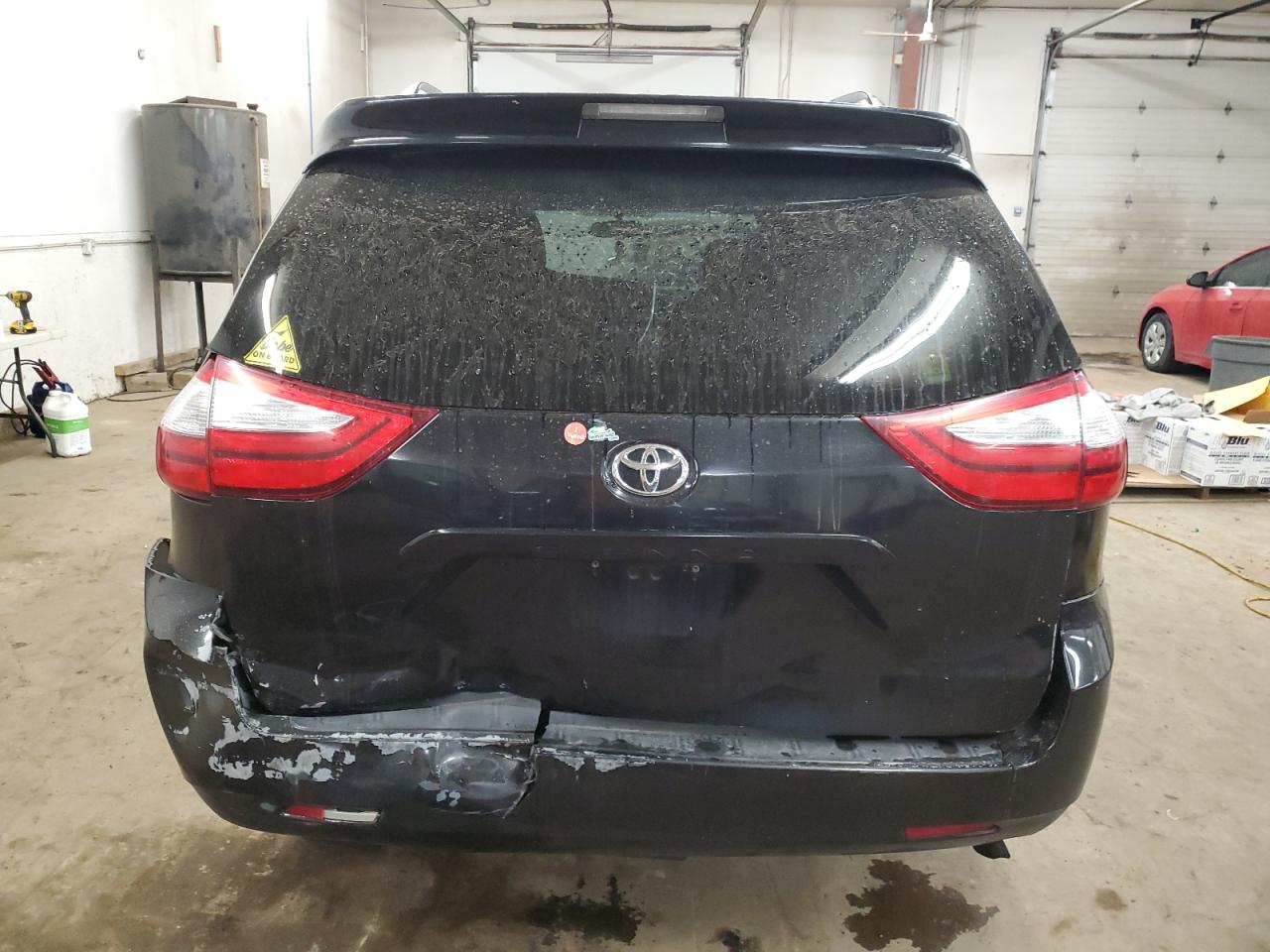 2015 Toyota Sienna - Image 6