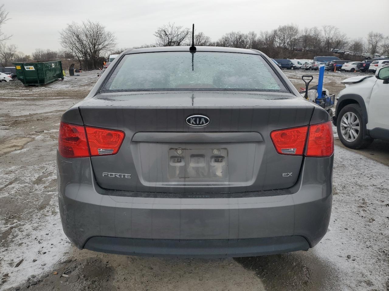 VIN KNAFU4A22D5727409 2013 KIA FORTE no.6