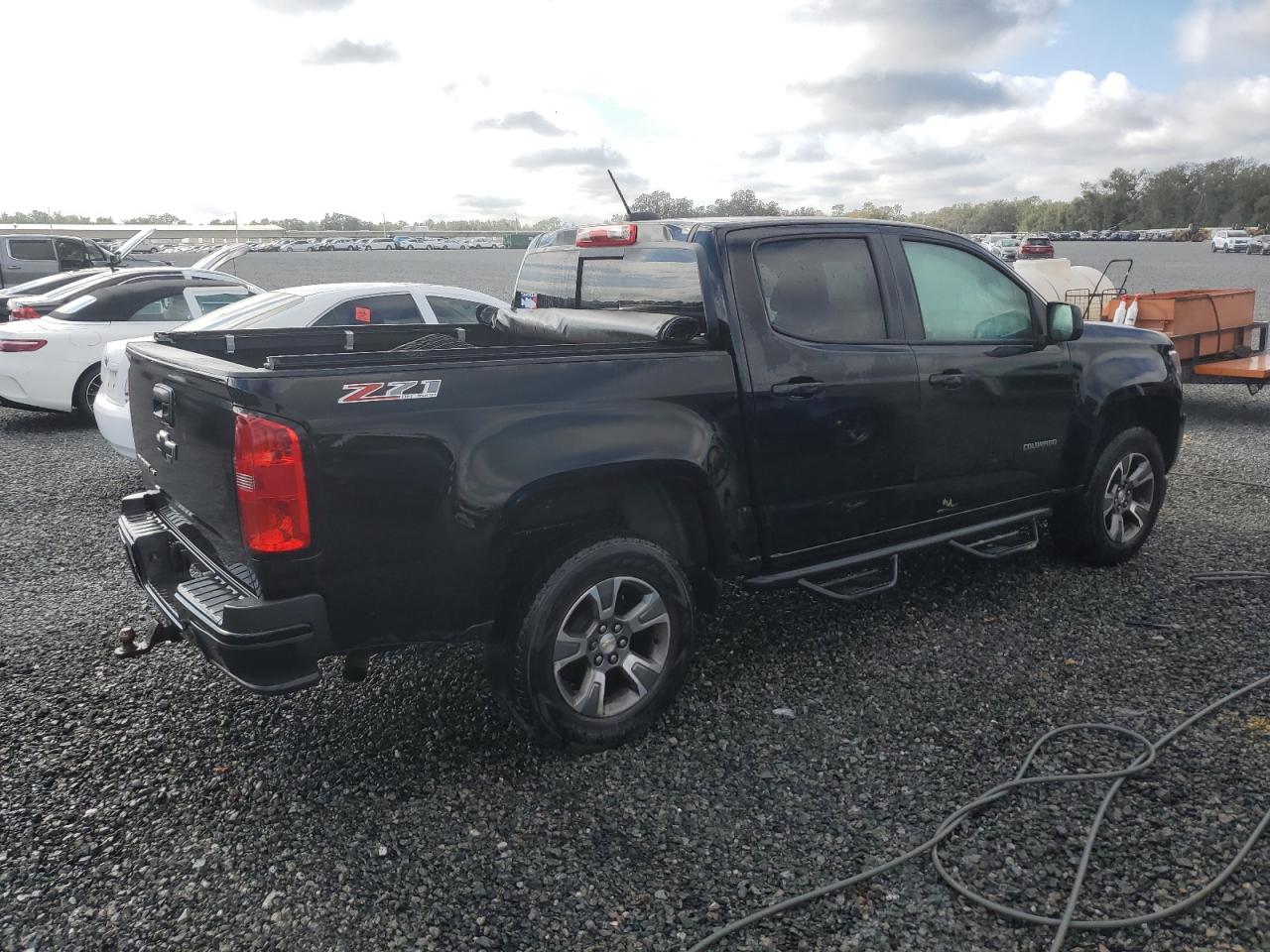 VIN 1GCGTDEN7K1334959 2019 CHEVROLET COLORADO no.3