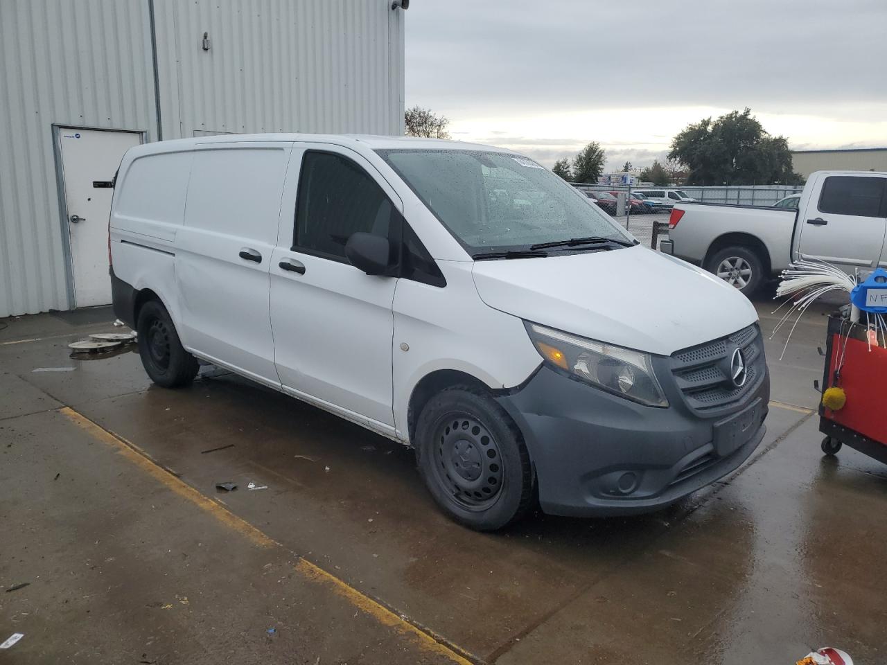 VIN WD3PG2EA6H3218133 2017 MERCEDES-BENZ METRIS no.4