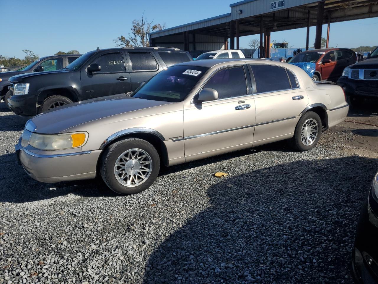 2000 Lincoln Town Car - Image 1