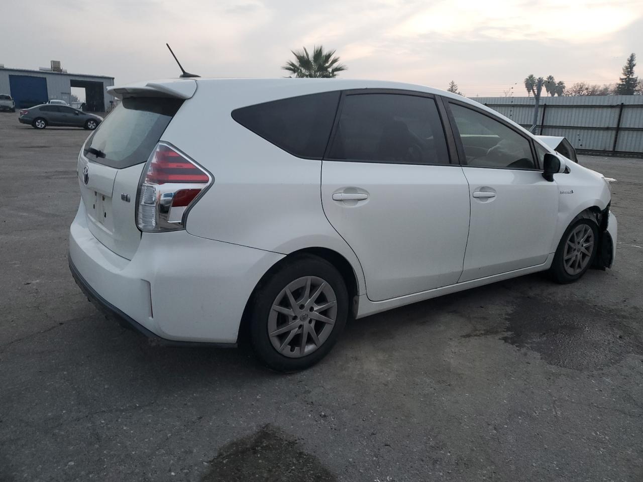 VIN JTDZN3EU8GJ050591 2016 TOYOTA PRIUS no.3