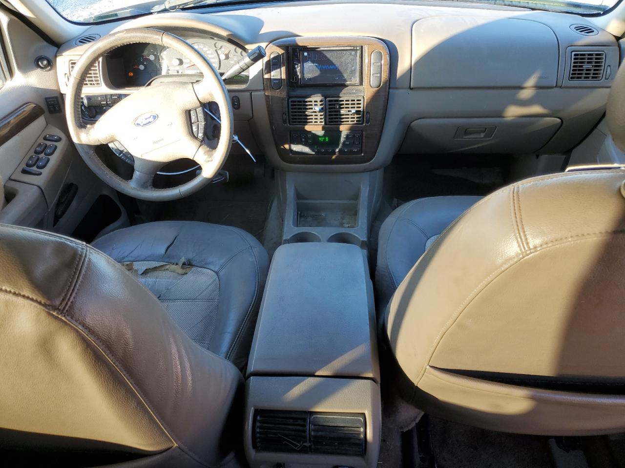 2004 Ford Explorer - Image 8