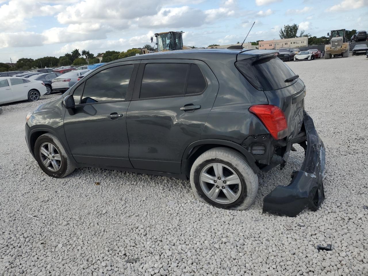 3GNCJKSB2KL402362 2019 CHEVROLET TRAX - Image 2