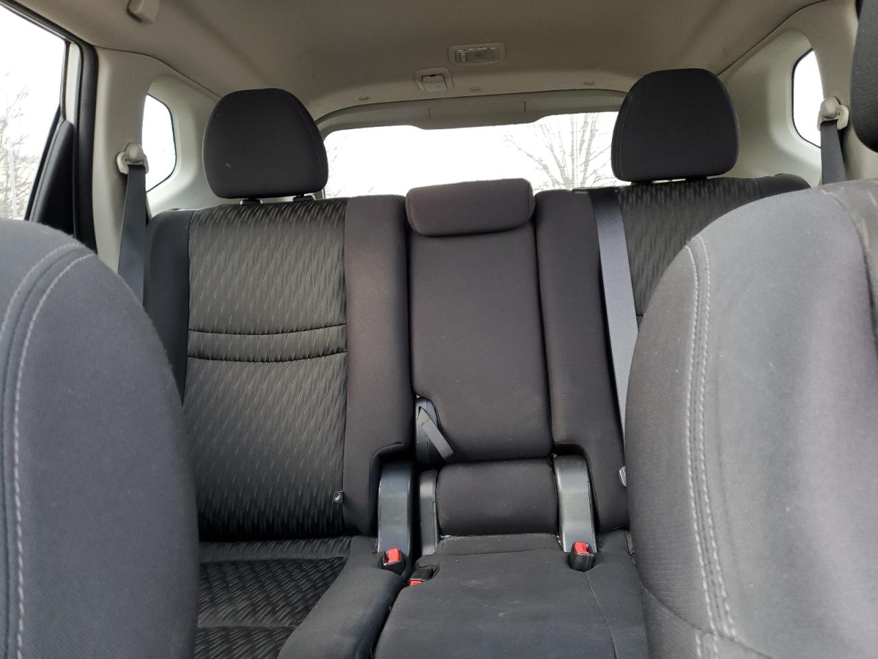2017 Nissan Rogue - Image 10