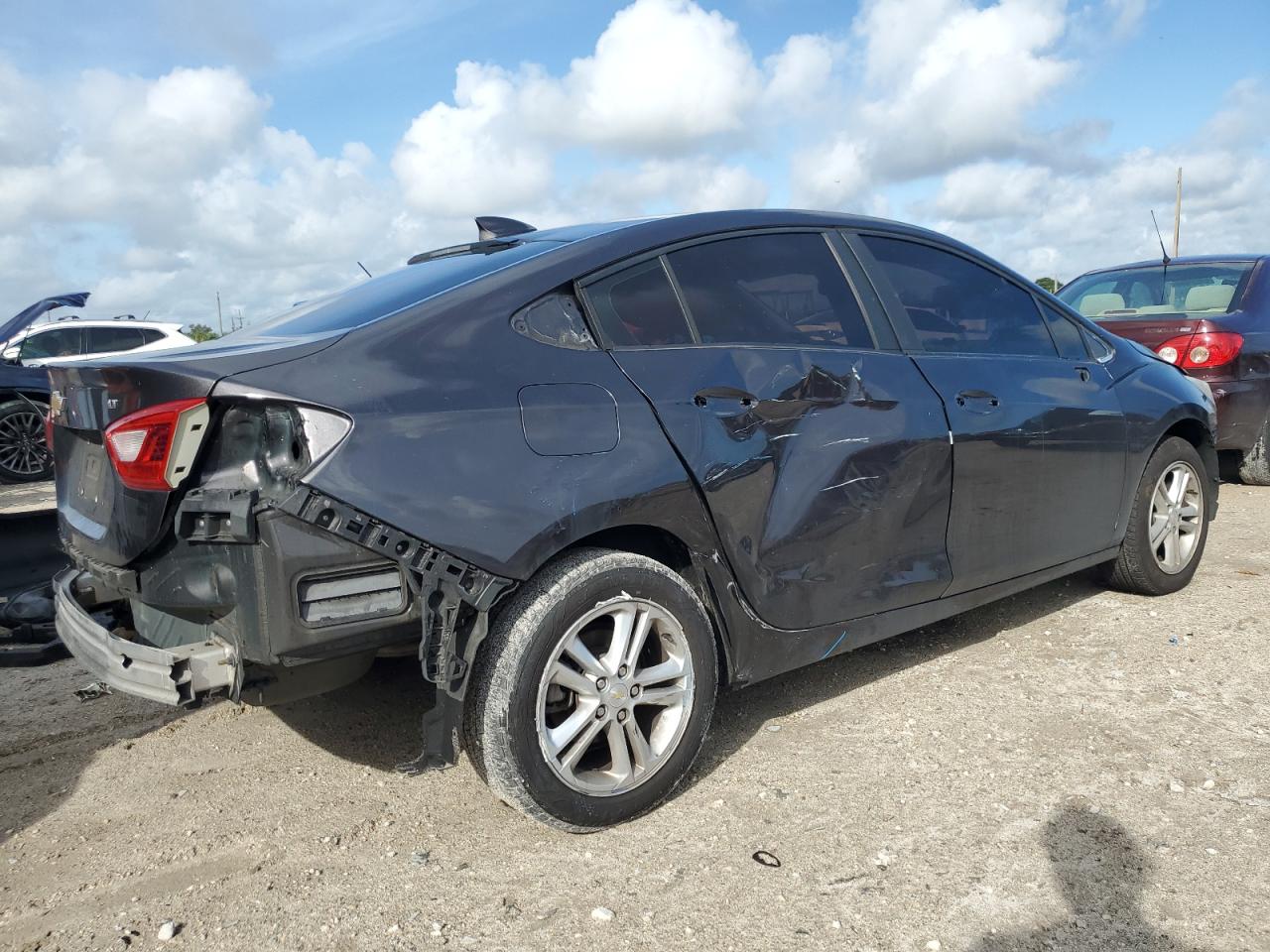 2017 Chevrolet Cruze - Image 3